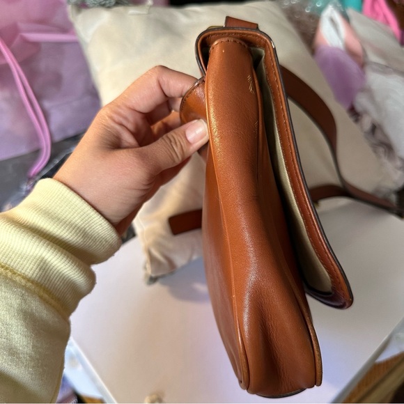 FOSSIL BROWN GENUINE LEATHER
FLAP X-BODY MESSENGER/SHOULDER/HANDBAG PURSE - Picture 6 of 13